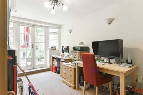 60 Taylor Road, Ashtead, KT21 2HY