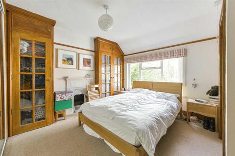 60 Taylor Road, Ashtead, KT21 2HY