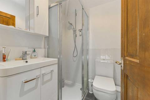 60 Taylor Road, Ashtead, KT21 2HY