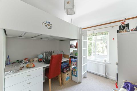 60 Taylor Road, Ashtead, KT21 2HY