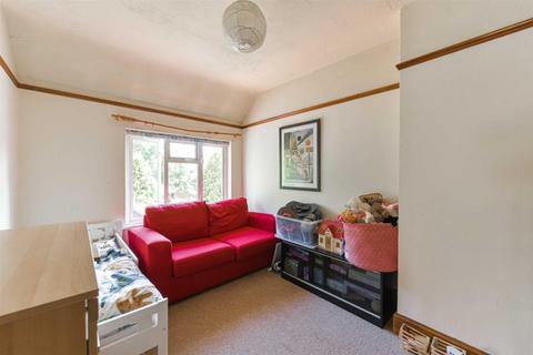 60 Taylor Road, Ashtead, KT21 2HY