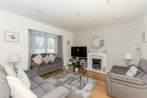 1 Holly Close, Epsom, KT19 8FQ