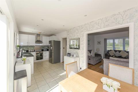 1 Holly Close, Epsom, KT19 8FQ