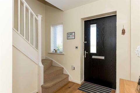 1 Holly Close, Epsom, KT19 8FQ