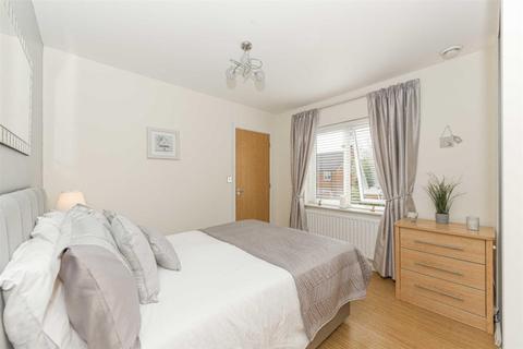 1 Holly Close, Epsom, KT19 8FQ