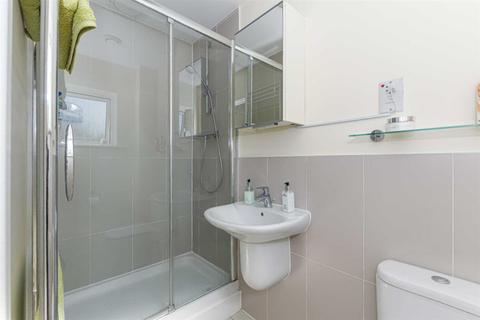 1 Holly Close, Epsom, KT19 8FQ