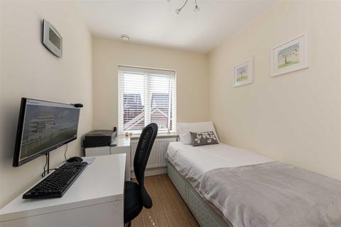 1 Holly Close, Epsom, KT19 8FQ