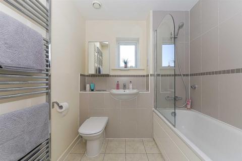 1 Holly Close, Epsom, KT19 8FQ