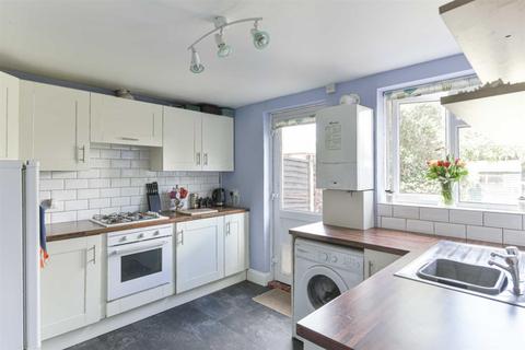 4a Tichmarsh, Epsom, KT19 8TD