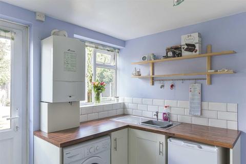 4a Tichmarsh, Epsom, KT19 8TD