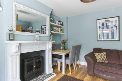 4a Tichmarsh, Epsom, KT19 8TD