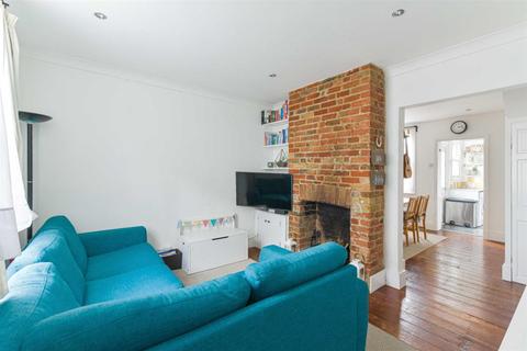 17 Beaconsfield Place, Epsom, KT17 4BD