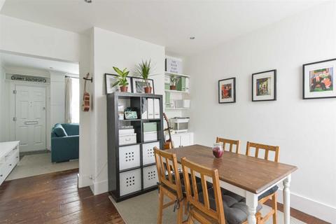 17 Beaconsfield Place, Epsom, KT17 4BD