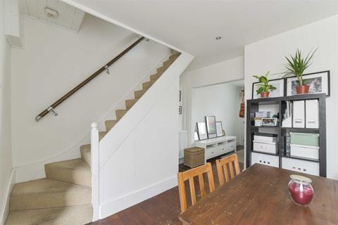 17 Beaconsfield Place, Epsom, KT17 4BD