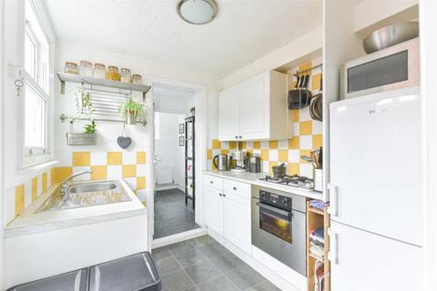 17 Beaconsfield Place, Epsom, KT17 4BD