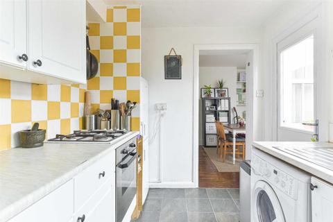 17 Beaconsfield Place, Epsom, KT17 4BD