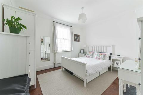 17 Beaconsfield Place, Epsom, KT17 4BD