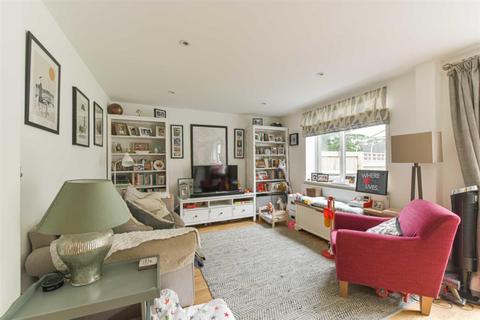 12 Oak Glade, Epsom, KT19 8ND