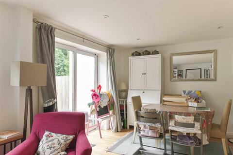 12 Oak Glade, Epsom, KT19 8ND