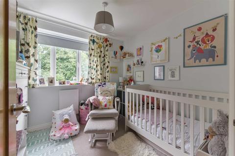 12 Oak Glade, Epsom, KT19 8ND