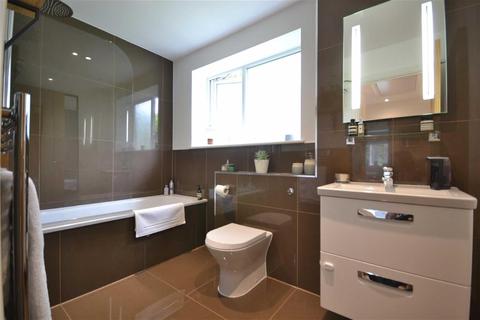 12 Oak Glade, Epsom, KT19 8ND