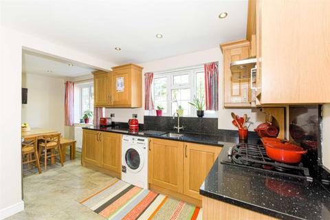 2 Marsh Avenue, Epsom, KT19 9BX