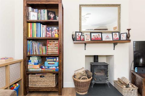 2 Marsh Avenue, Epsom, KT19 9BX