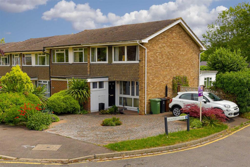 Marshalls Close, Epsom 3 bed end of terrace house £525,000