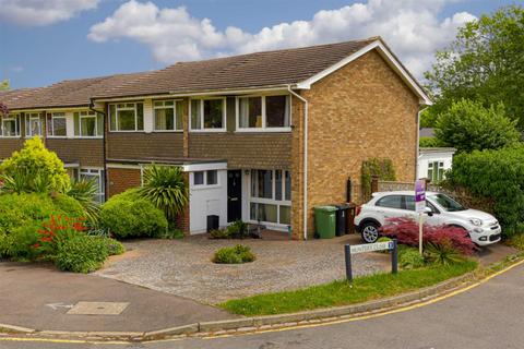 2 Marshalls Close, Epsom, KT19 8HZ