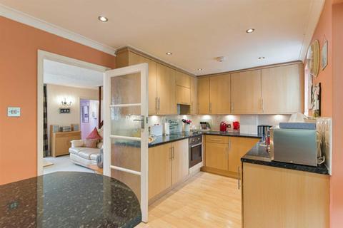 2 Marshalls Close, Epsom, KT19 8HZ