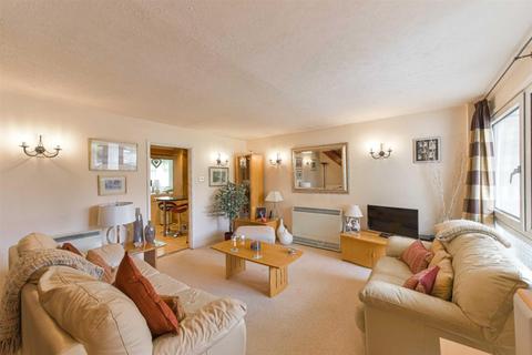 2 Marshalls Close, Epsom, KT19 8HZ