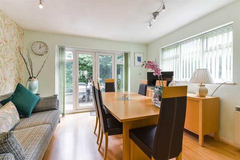 2 Marshalls Close, Epsom, KT19 8HZ