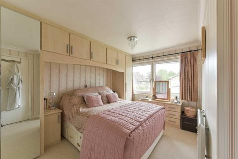 2 Marshalls Close, Epsom, KT19 8HZ