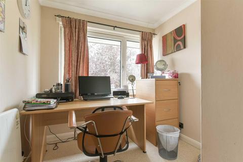2 Marshalls Close, Epsom, KT19 8HZ
