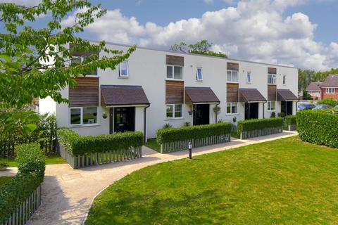 7 Oak Glade, Epsom, KT19 8ND