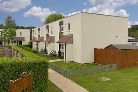 7 Oak Glade, Epsom, KT19 8ND