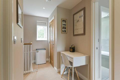 7 Oak Glade, Epsom, KT19 8ND