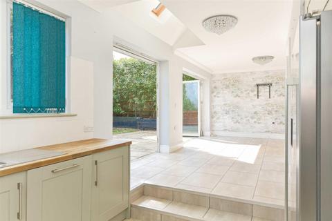2a North View Crescent, Epsom Downs, Epsom, KT18 5UR