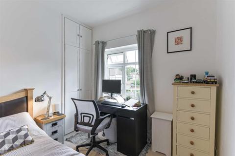 4 Albert Road, Epsom, KT17 4EH