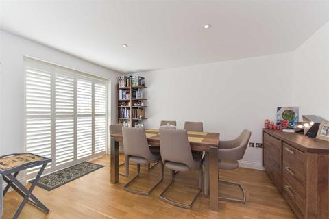 3 Oak Glade, Epsom, KT19 8ND
