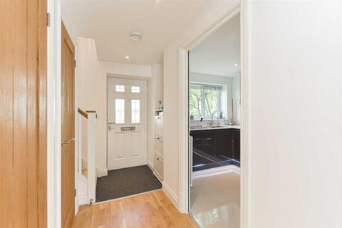 3 Oak Glade, Epsom, KT19 8ND