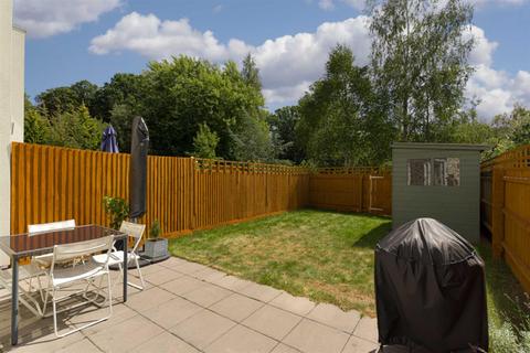 3 Oak Glade, Epsom, KT19 8ND