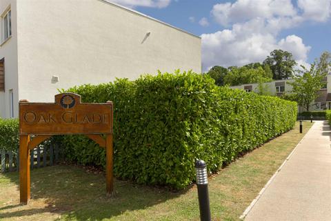 3 Oak Glade, Epsom, KT19 8ND