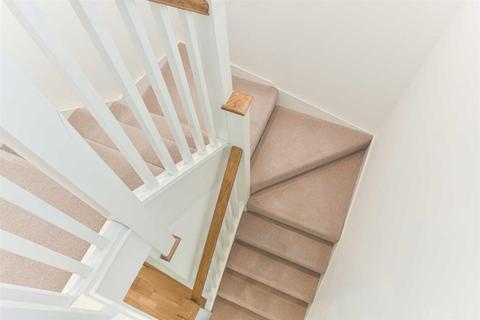 3 Oak Glade, Epsom, KT19 8ND