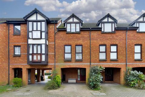 109 Farriers Road, Epsom, KT17 1LR