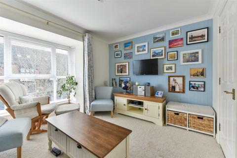 109 Farriers Road, Epsom, KT17 1LR