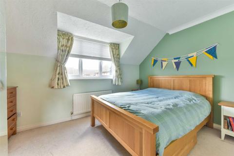 109 Farriers Road, Epsom, KT17 1LR