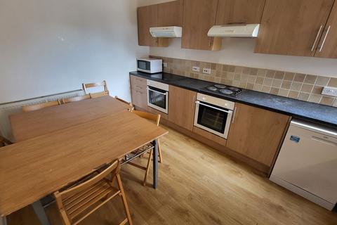 7 bedroom semi-detached house to rent, Longford Place, Manchester