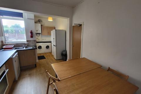 7 bedroom semi-detached house to rent, Longford Place, Manchester