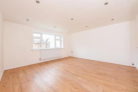 3, Cedar Court Lime Grove, New Malden, KT3 3TN